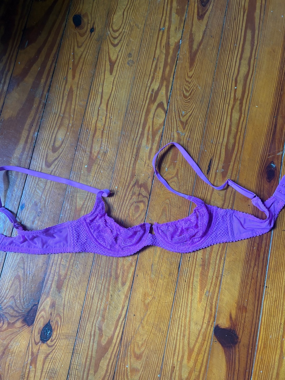 Women's Lace Underwire Bra in Vibrant Fuchsia